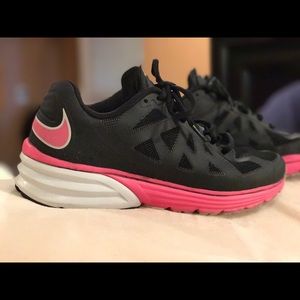 8.5" Women Nike Running Sneakers. Good Condition.